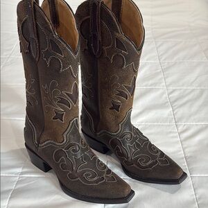 J.B. Dillon Tan Heeled Boots. Size 7.5 B NWOT